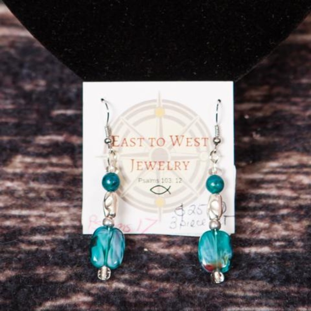 Elsa Jewelry Set Necklace, Bracelet, Earrings - Picture 3 of 4